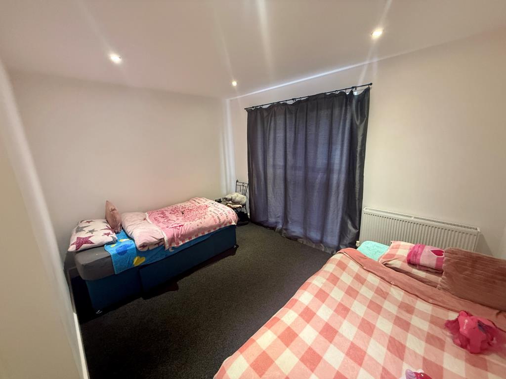 Lot: 47 - WELL PRESENTED THREE-BEDROOM HOUSE FOR INVESTMENT - Bedroom three